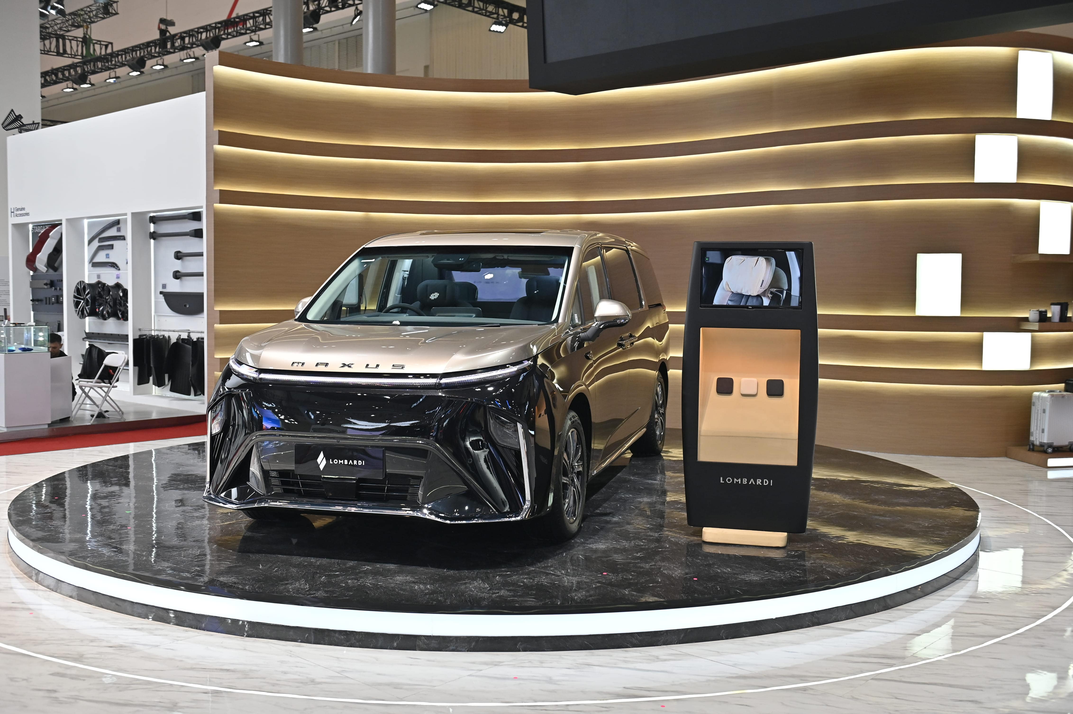 Maxus Turunkan Harga MIFA Series dan Perkenalkan MIFA 9 Lombardi Edition